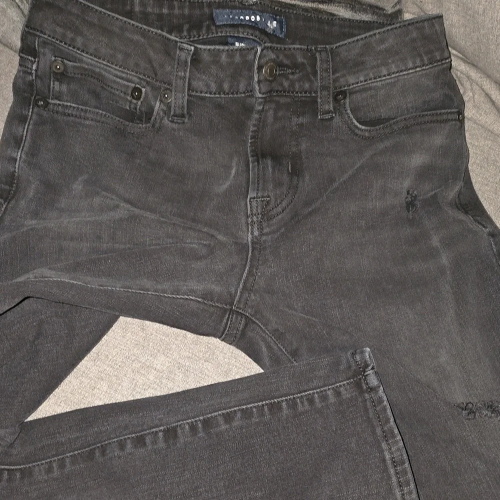 Aeropostale Jeans Men's Size 27 Waist Skinny Black Jeans ripped distressed holes